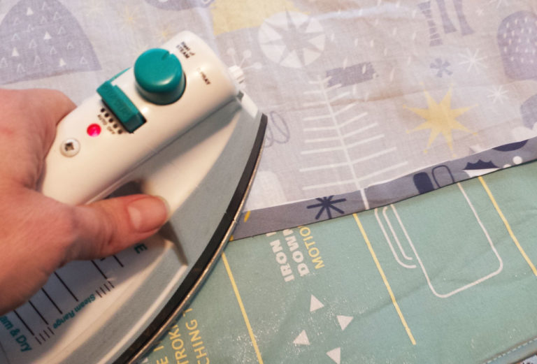 Reusable fabric gift wrap tutorial by Lellobird