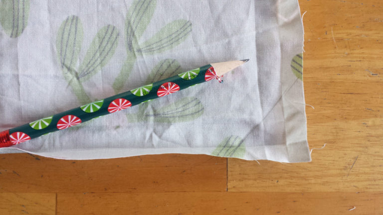 Reusable fabric gift wrap tutorial by Lellobird