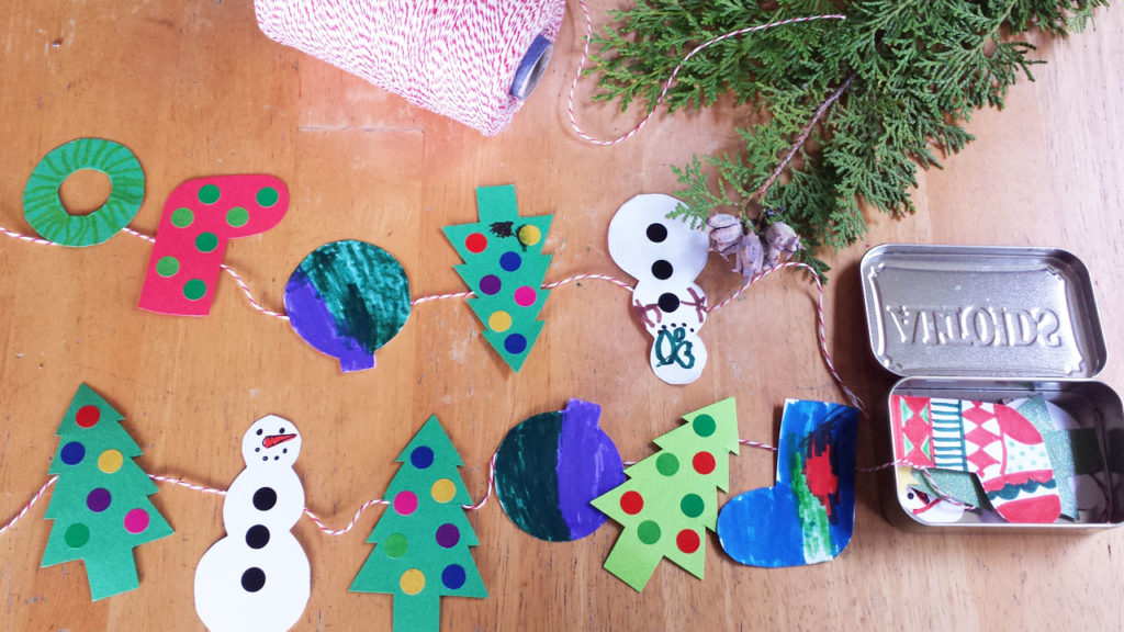 Pocket-size Christmas Garland printable from Lellobird